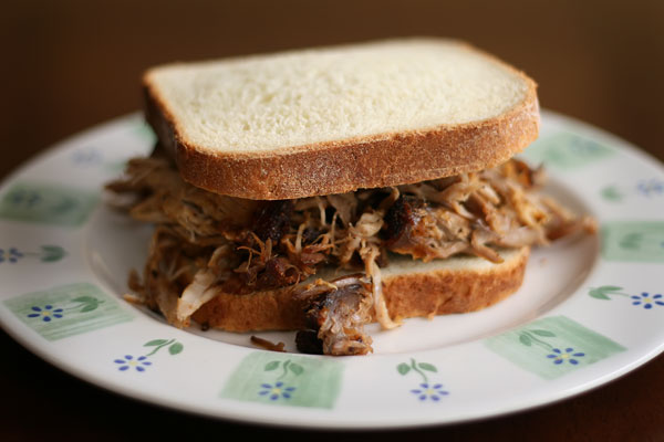 Perfect Pulled Pork Sandwiches with fresh Homemade Bread Perfect Pulled Pork Sandwiches with fresh Homemade Bread