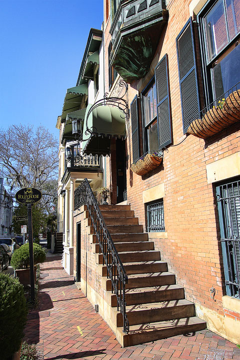 Foley House Inn Bed & Breakfast, Savannah, Georgia Foley House Inn Bed & Breakfast, Savannah, Georgia