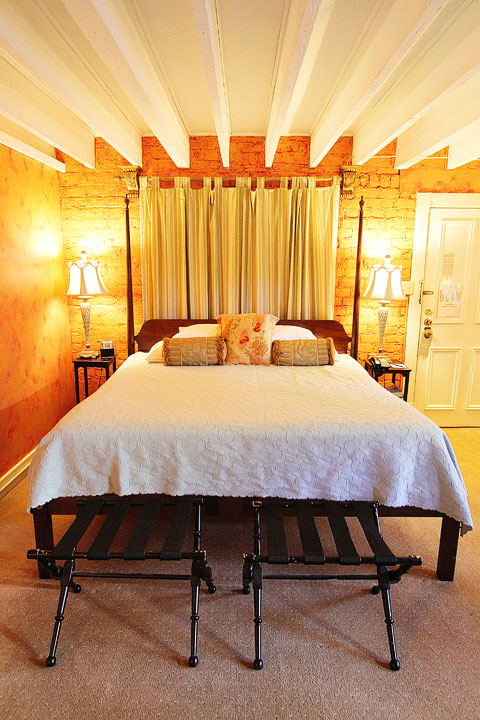 Foley House Inn Bed & Breakfast, Savannah, Georgia Foley House Inn Bed & Breakfast, Savannah, Georgia