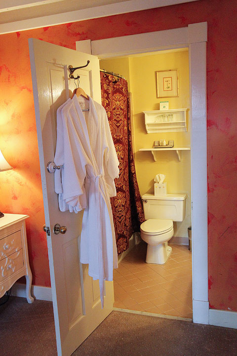 Foley House Inn Bed & Breakfast, Savannah, Georgia Foley House Inn Bed & Breakfast, Savannah, Georgia