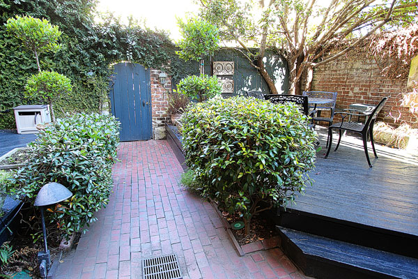 Foley House Inn Bed & Breakfast, Savannah, Georgia Foley House Inn Bed & Breakfast, Savannah, Georgia