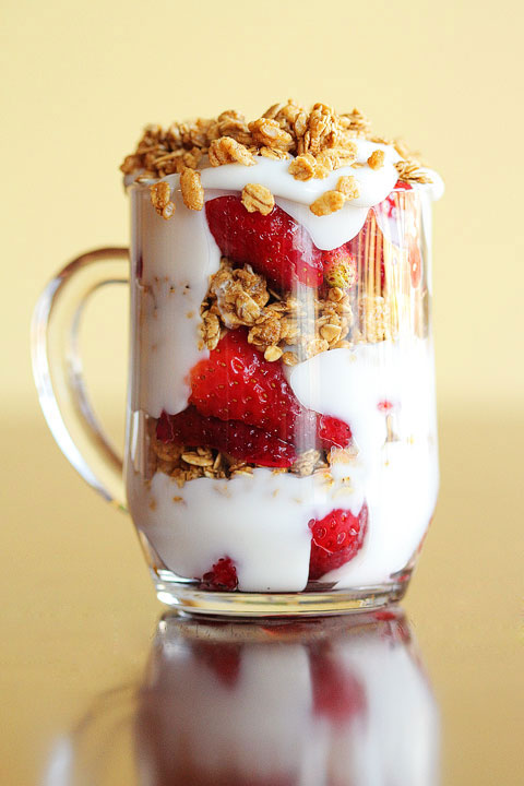 fruit and yogurt parfait-04 fruit and yogurt parfait-04