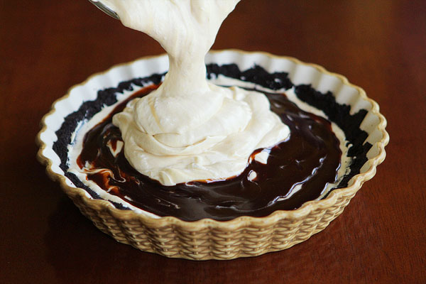 Peanut Butter Oreo Ice Cream Pie Peanut Butter Oreo Ice Cream Cake - An Easy Homemade Ice Cream Cake Recipe