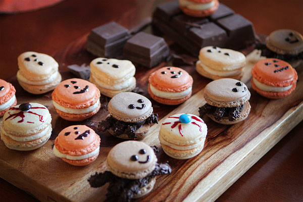 Halloween French Macarons | Failproof Step by Step Photo Recipe & Tutorial Halloween French Macarons | Failproof Step by Step Photo Recipe & Tutorial