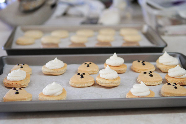 Halloween French Macarons | Failproof Step by Step Photo Recipe & Tutorial Halloween French Macarons | Failproof Step by Step Photo Recipe & Tutorial