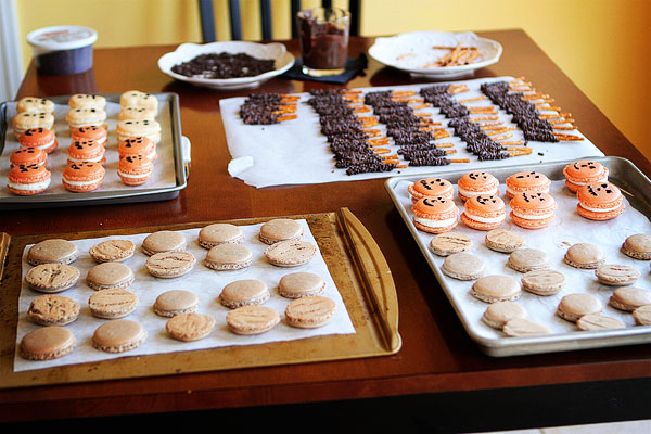Halloween French Macarons | Failproof Step by Step Photo Recipe & Tutorial Halloween French Macarons | Failproof Step by Step Photo Recipe & Tutorial
