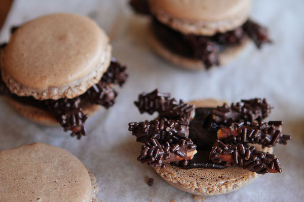 Halloween French Macarons | Failproof Step by Step Photo Recipe & Tutorial Halloween French Macarons | Failproof Step by Step Photo Recipe & Tutorial