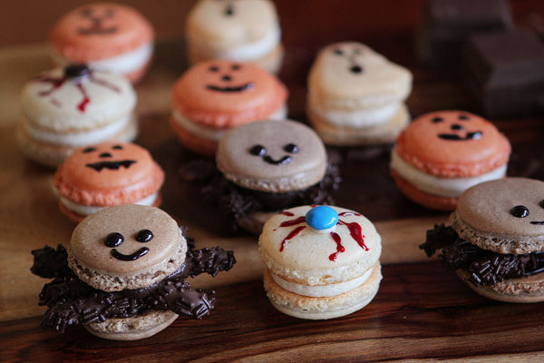 Halloween French Macarons | Failproof Step by Step Photo Recipe & Tutorial Halloween French Macarons | Failproof Step by Step Photo Recipe & Tutorial