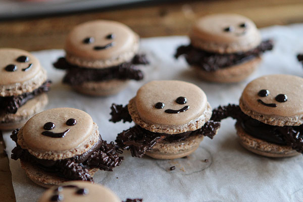 Halloween French Macarons | Failproof Step by Step Photo Recipe & Tutorial Halloween French Macarons | Failproof Step by Step Photo Recipe & Tutorial