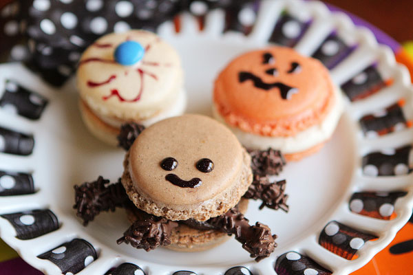 Halloween French Macarons | Failproof Step by Step Photo Recipe & Tutorial Halloween French Macarons | Failproof Step by Step Photo Recipe & Tutorial