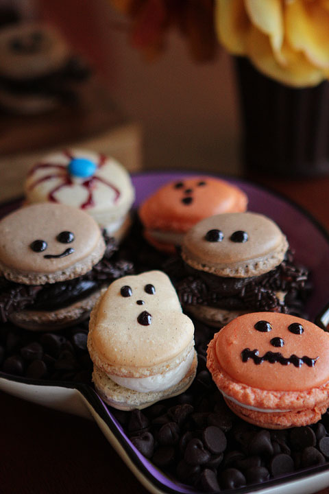 Halloween French Macarons | Failproof Step by Step Photo Recipe & Tutorial Halloween French Macarons | Failproof Step by Step Photo Recipe & Tutorial