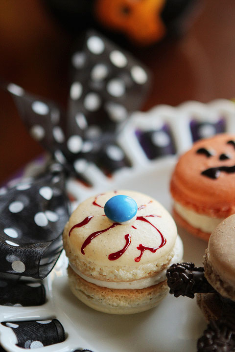 Halloween French Macarons | Failproof Step by Step Photo Recipe & Tutorial Halloween French Macarons | Failproof Step by Step Photo Recipe & Tutorial