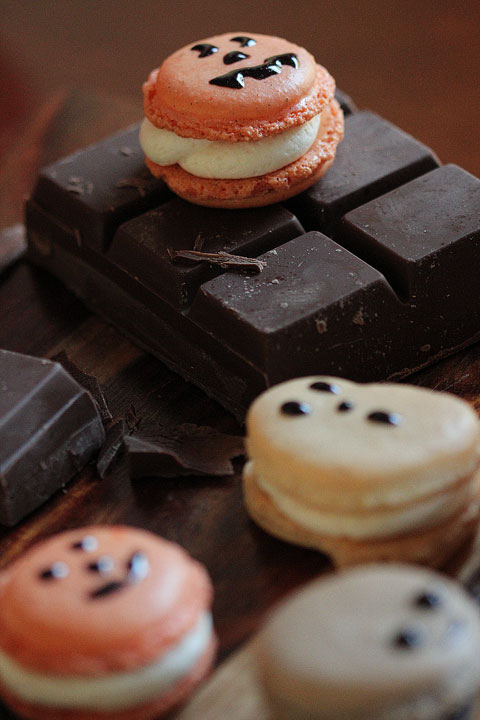 Halloween French Macarons | Failproof Step by Step Photo Recipe & Tutorial Halloween French Macarons | Failproof Step by Step Photo Recipe & Tutorial