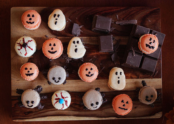 Halloween French Macarons | Failproof Step by Step Photo Recipe & Tutorial Halloween French Macarons | Failproof Step by Step Photo Recipe & Tutorial