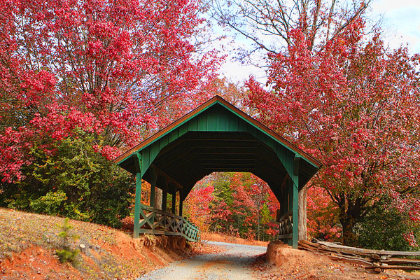 Blue Ridge, Georgia Fall Weekend Getaway. Hiking, Cabins & Waterfalls. Blue Ridge, Georgia Fall Weekend Getaway. Hiking, Cabins & Waterfalls.