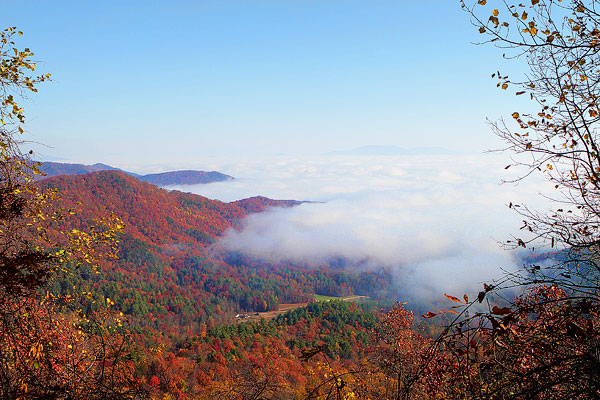 Blue Ridge, Georgia Fall Weekend Getaway. Hiking, Cabins & Waterfalls. Blue Ridge, Georgia Fall Weekend Getaway. Hiking, Cabins & Waterfalls.