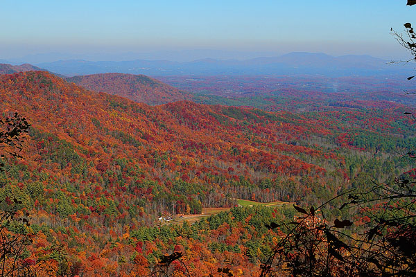 Blue Ridge, Georgia Fall Weekend Getaway. Hiking, Cabins & Waterfalls. Blue Ridge, Georgia Fall Weekend Getaway. Hiking, Cabins & Waterfalls.