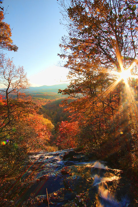 Blue Ridge, Georgia Fall Weekend Getaway. Hiking, Cabins & Waterfalls. Blue Ridge, Georgia Fall Weekend Getaway. Hiking, Cabins & Waterfalls.