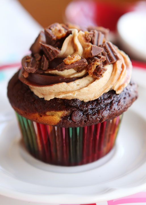 Chocolate Swirled Peanut Butter Blast Cupcakes Chocolate Swirled Peanut Butter Blast Cupcakes