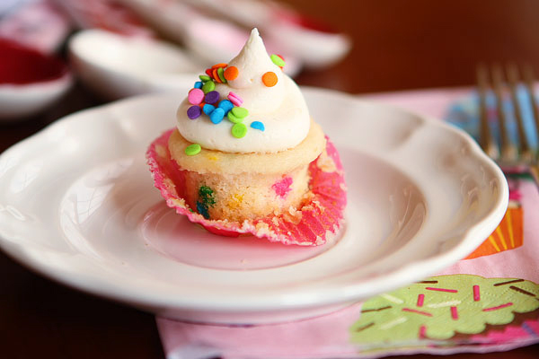 cupcake-taste-testing-and-painting-party-16b
