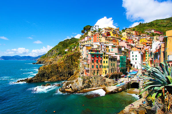 Manarola and Riomaggiore, Cinque Terre, Italy Manarola and Riomaggiore, Cinque Terre, Italy