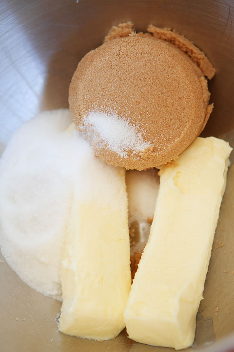 Ganache-Stuffed-Banana-Pudding-Cookie-Muffins-02