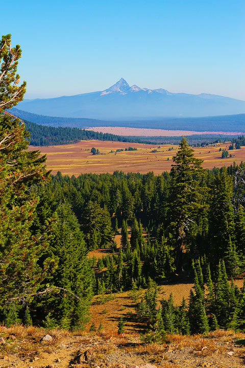 { PHOTOS } Crater Lake, Oregon: Home of the remarkably blue, crystal clear waters of the nation's deepest lake. www.kevinandamanda.com #travel { PHOTOS } Crater Lake, Oregon: Home of the remarkably blue, crystal clear waters of the nation's deepest lake. www.kevinandamanda.com #travel
