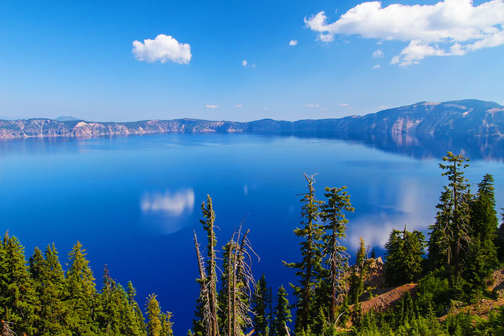 { PHOTOS } Crater Lake, Oregon: Home of the remarkably blue, crystal clear waters of the nation's deepest lake. www.kevinandamanda.com #travel { PHOTOS } Crater Lake, Oregon: Home of the remarkably blue, crystal clear waters of the nation's deepest lake. www.kevinandamanda.com #travel