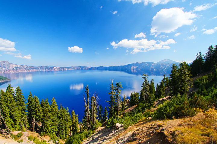 { PHOTOS } Crater Lake, Oregon: Home of the remarkably blue, crystal clear waters of the nation's deepest lake. www.kevinandamanda.com #travel { PHOTOS } Crater Lake, Oregon: Home of the remarkably blue, crystal clear waters of the nation's deepest lake. www.kevinandamanda.com #travel