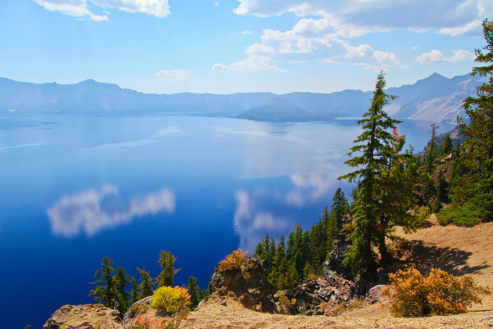 { PHOTOS } Crater Lake, Oregon: Home of the remarkably blue, crystal clear waters of the nation's deepest lake. www.kevinandamanda.com #travel { PHOTOS } Crater Lake, Oregon: Home of the remarkably blue, crystal clear waters of the nation's deepest lake. www.kevinandamanda.com #travel