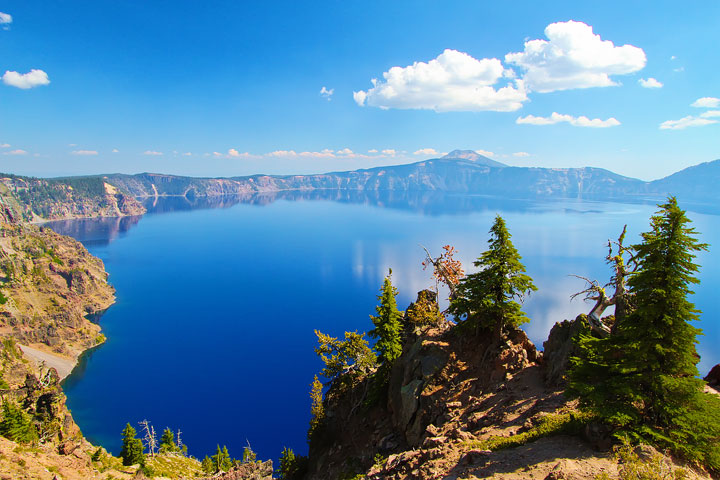 { PHOTOS } Crater Lake, Oregon: Home of the remarkably blue, crystal clear waters of the nation's deepest lake. www.kevinandamanda.com #travel { PHOTOS } Crater Lake, Oregon: Home of the remarkably blue, crystal clear waters of the nation's deepest lake. www.kevinandamanda.com #travel