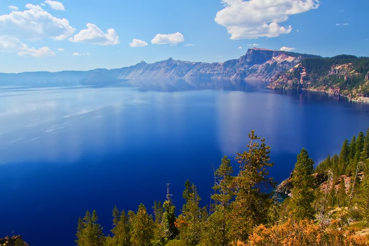 { PHOTOS } Crater Lake, Oregon: Home of the remarkably blue, crystal clear waters of the nation's deepest lake. www.kevinandamanda.com #travel { PHOTOS } Crater Lake, Oregon: Home of the remarkably blue, crystal clear waters of the nation's deepest lake. www.kevinandamanda.com #travel