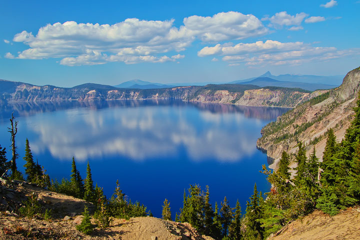 { PHOTOS } Crater Lake, Oregon: Home of the remarkably blue, crystal clear waters of the nation's deepest lake. www.kevinandamanda.com #travel { PHOTOS } Crater Lake, Oregon: Home of the remarkably blue, crystal clear waters of the nation's deepest lake. www.kevinandamanda.com #travel