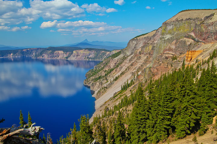 { PHOTOS } Crater Lake, Oregon: Home of the remarkably blue, crystal clear waters of the nation's deepest lake. www.kevinandamanda.com #travel { PHOTOS } Crater Lake, Oregon: Home of the remarkably blue, crystal clear waters of the nation's deepest lake. www.kevinandamanda.com #travel