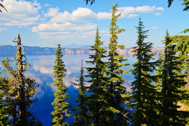 { PHOTOS } Crater Lake, Oregon: Home of the remarkably blue, crystal clear waters of the nation's deepest lake. www.kevinandamanda.com #travel { PHOTOS } Crater Lake, Oregon: Home of the remarkably blue, crystal clear waters of the nation's deepest lake. www.kevinandamanda.com #travel