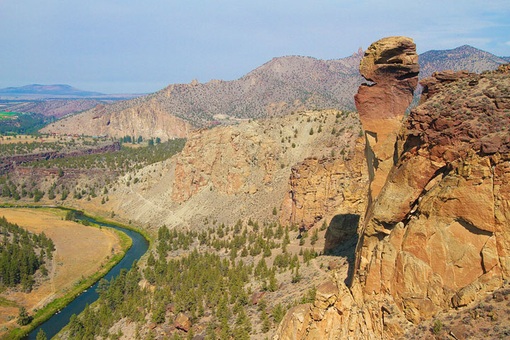 Smith Rock State Park in Bend, Oregon Smith Rock State Park in Bend, Oregon