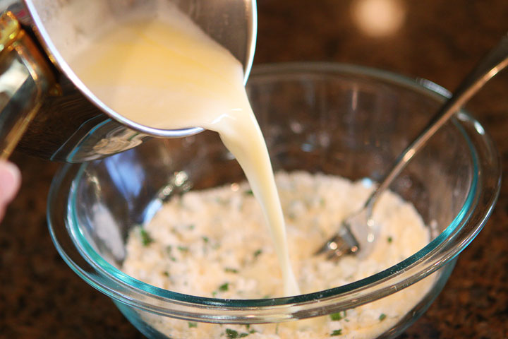 Salsa Verde Chicken #Recipe from www.kevinandamanda.com Salsa Verde Chicken #Recipe from www.kevinandamanda.com