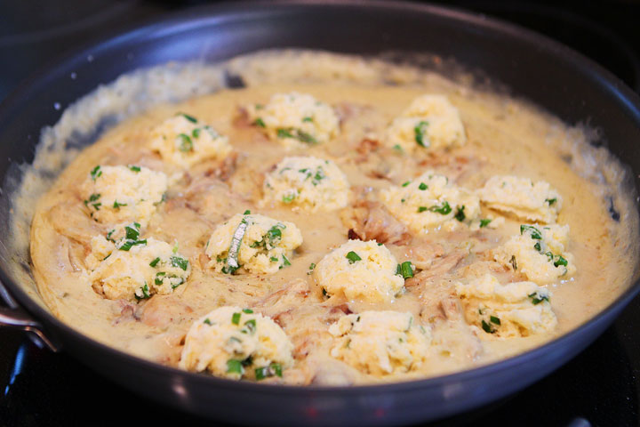 Salsa Verde Chicken #Recipe from www.kevinandamanda.com Salsa Verde Chicken #Recipe from www.kevinandamanda.com