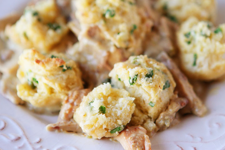 Salsa Verde Chicken #Recipe from www.kevinandamanda.com Salsa Verde Chicken #Recipe from www.kevinandamanda.com