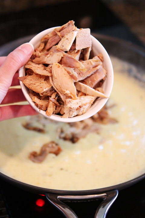Salsa Verde Chicken #Recipe from www.kevinandamanda.com Salsa Verde Chicken #Recipe from www.kevinandamanda.com