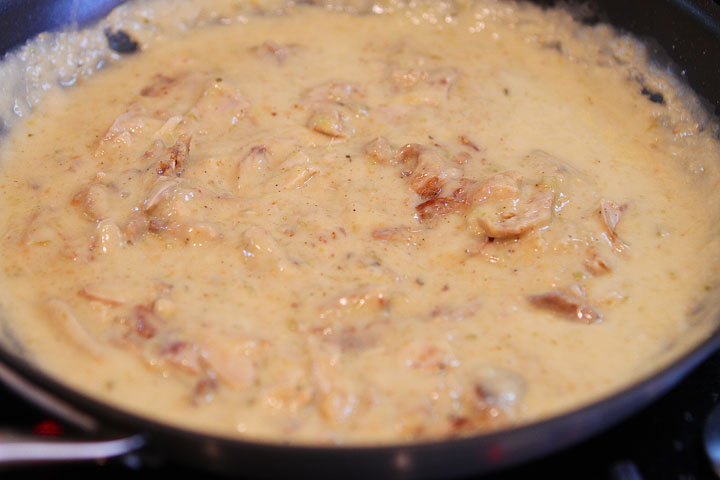 Salsa Verde Chicken #Recipe from www.kevinandamanda.com Salsa Verde Chicken #Recipe from www.kevinandamanda.com