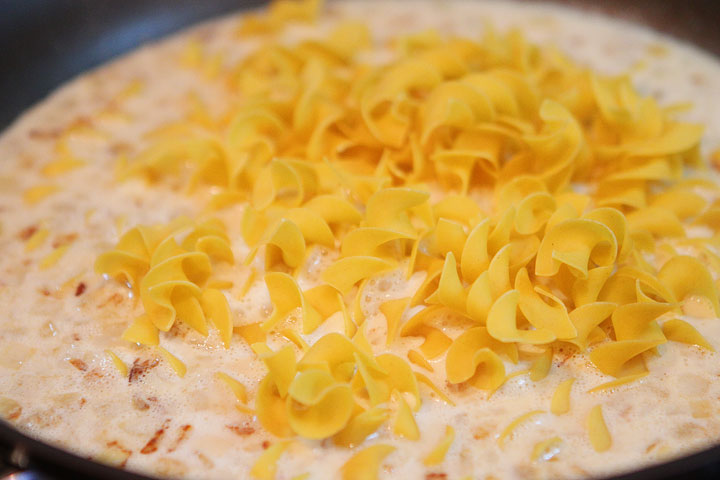 Peas, Ham, and Creamy Noodles -- A perfect, easy one dish skillet dinner, made in less than 15 mins! You even boil the noodles right in the skillet. www.kevinandamanda.com Peas, Ham, and Creamy Noodles -- A perfect, easy one dish skillet dinner, made in less than 15 mins! You even boil the noodles right in the skillet. www.kevinandamanda.com