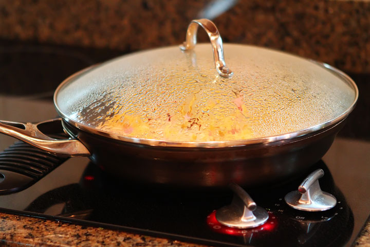 Peas, Ham, and Creamy Noodles -- A perfect, easy one dish skillet dinner, made in less than 15 mins! You even boil the noodles right in the skillet. www.kevinandamanda.com Peas, Ham, and Creamy Noodles -- A perfect, easy one dish skillet dinner, made in less than 15 mins! You even boil the noodles right in the skillet. www.kevinandamanda.com