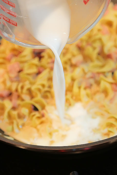 Peas, Ham, and Creamy Noodles -- A perfect, easy one dish skillet dinner, made in less than 15 mins! You even boil the noodles right in the skillet. www.kevinandamanda.com Peas, Ham, and Creamy Noodles -- A perfect, easy one dish skillet dinner, made in less than 15 mins! You even boil the noodles right in the skillet. www.kevinandamanda.com