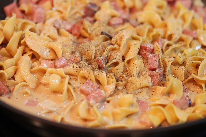 Peas, Ham, and Creamy Noodles -- A perfect, easy one dish skillet dinner, made in less than 15 mins! You even boil the noodles right in the skillet. www.kevinandamanda.com Peas, Ham, and Creamy Noodles -- A perfect, easy one dish skillet dinner, made in less than 15 mins! You even boil the noodles right in the skillet. www.kevinandamanda.com