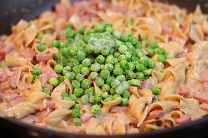 Peas, Ham, and Creamy Noodles -- A perfect, easy one dish skillet dinner, made in less than 15 mins! You even boil the noodles right in the skillet. www.kevinandamanda.com Peas, Ham, and Creamy Noodles -- A perfect, easy one dish skillet dinner, made in less than 15 mins! You even boil the noodles right in the skillet. www.kevinandamanda.com