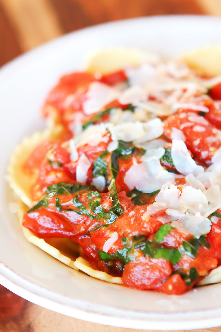 Make your own tomato sauce using only tomatoes, basil, parmesan, butter, salt and pepper. Takes less than 10 mins. Serve over ravioli. LOVE this #recipe!! Make your own tomato sauce using only tomatoes, basil, parmesan, butter, salt and pepper. Takes less than 10 mins. Serve over ravioli. LOVE this #recipe!!