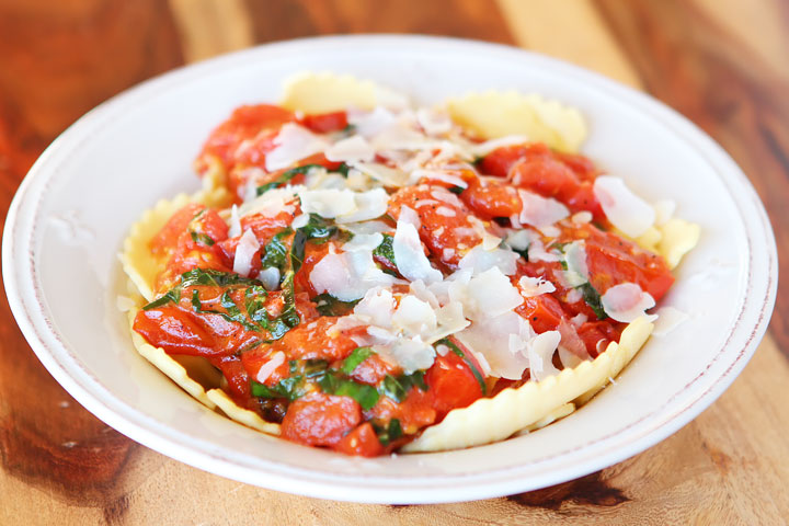 Make your own tomato sauce using only tomatoes, basil, parmesan, butter, salt and pepper. Takes less than 10 mins. Serve over ravioli. LOVE this #recipe!! Make your own tomato sauce using only tomatoes, basil, parmesan, butter, salt and pepper. Takes less than 10 mins. Serve over ravioli. LOVE this #recipe!!