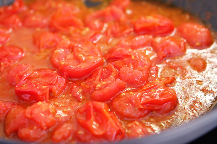 Make your own tomato sauce using only tomatoes, basil, parmesan, butter, salt and pepper. Takes less than 10 mins. Serve over ravioli. LOVE this #recipe!! Make your own tomato sauce using only tomatoes, basil, parmesan, butter, salt and pepper. Takes less than 10 mins. Serve over ravioli. LOVE this #recipe!!