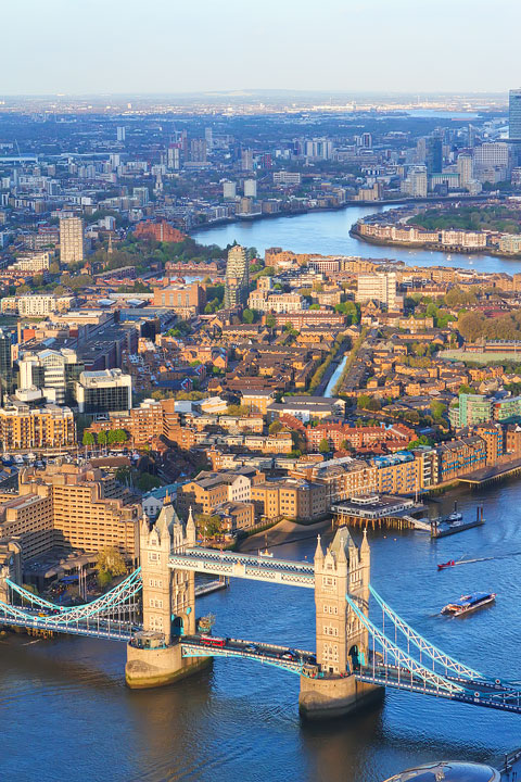 Incredible sunset views over London. This is where to get the BEST sunset views in London! www.kevinandamanda.com #travel #london #england #sunset